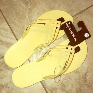 NWT Ipanema Sandal